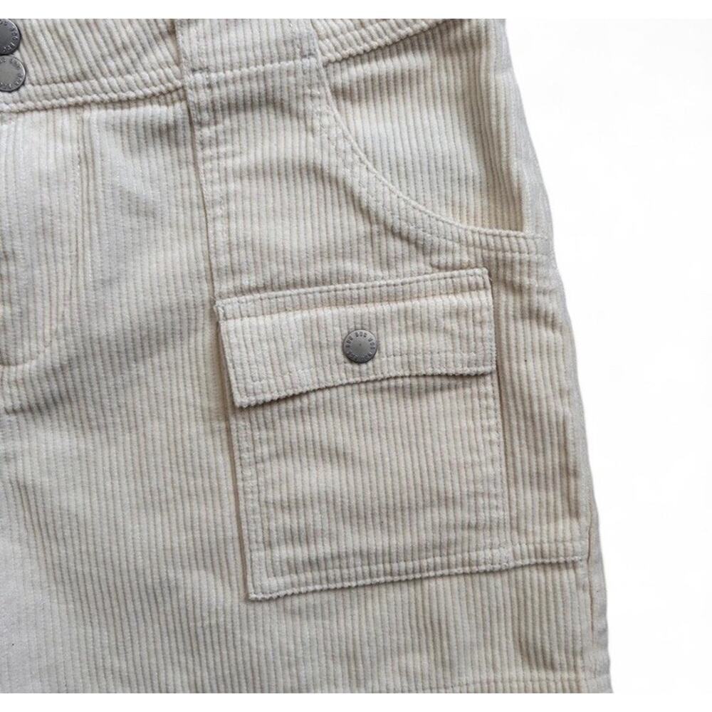 Urban Outfitters BDG Tan Cream Beige Corduroy Cotton Cargo Shorts Women’s Size 4 - Picture 3 of 6